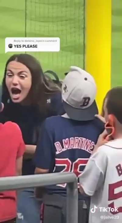 The bitter rivalry between the Red Sox and the Yankees boiled over the other day when a New York woman made the mistake of arguing with a gang of 10 year olds from Boston