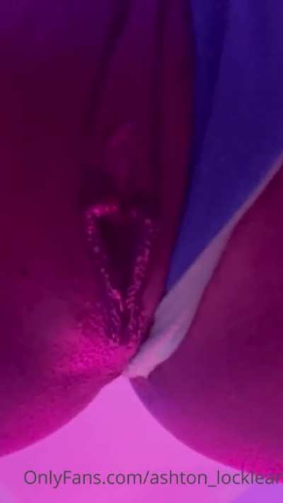 😈