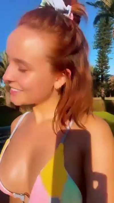 Larissa Manoela