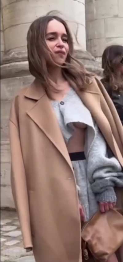 Those little tits wanna pop out so bad 