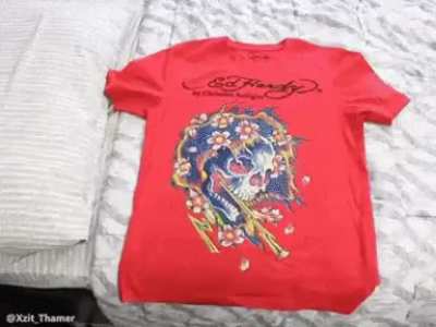 Tshirt folding man vs woman