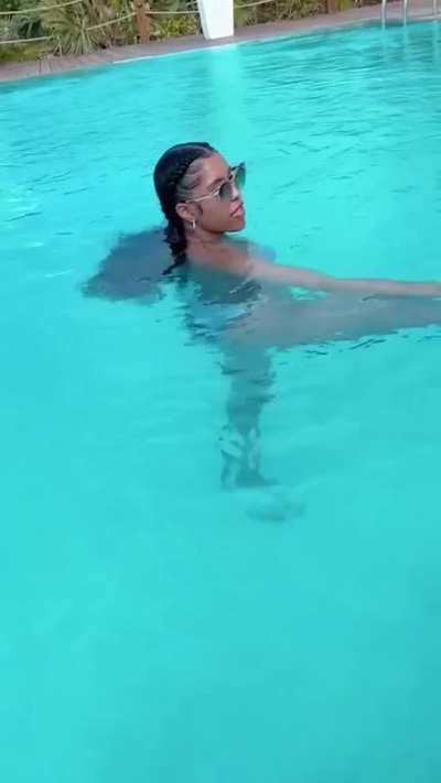 🧜🏽&zwj;♀️