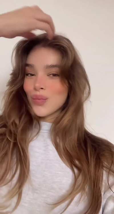 Hailee&rsquo;s new hairstyle,hair color via TikTok October 2023