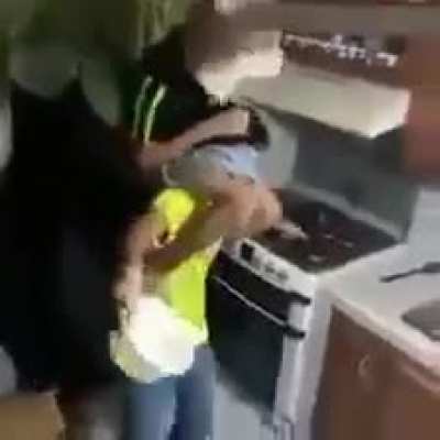 Rato na cabe&ccedil;a do humano