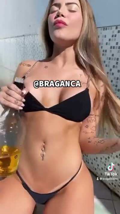 MC Bragan&ccedil;a pagando peitinho/ NSFW