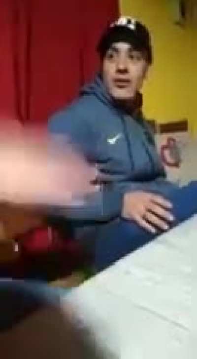 La chota en la boca.