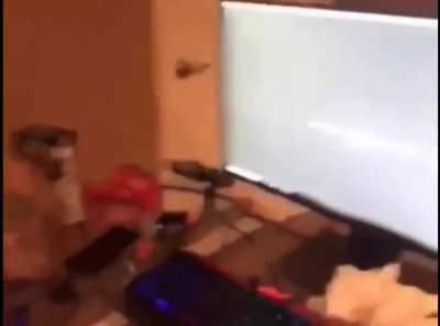 Why his anime fight simulator not loading tho