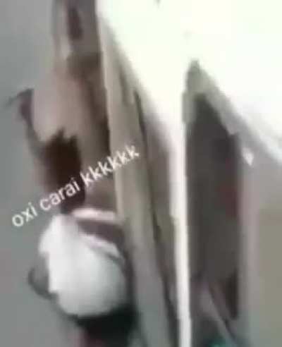 Renan indo comer as nossas irm&atilde;s