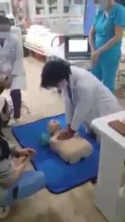 To do a cpr