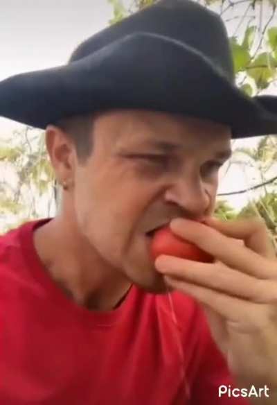 Tio S&eacute;rgio e suas ma&ccedil;&atilde;s
