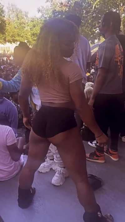 They be having all the ass in the world and still can&rsquo;t out shake me 🤪😂 #southernuniversity #Suho #neworleansbounce #dancer