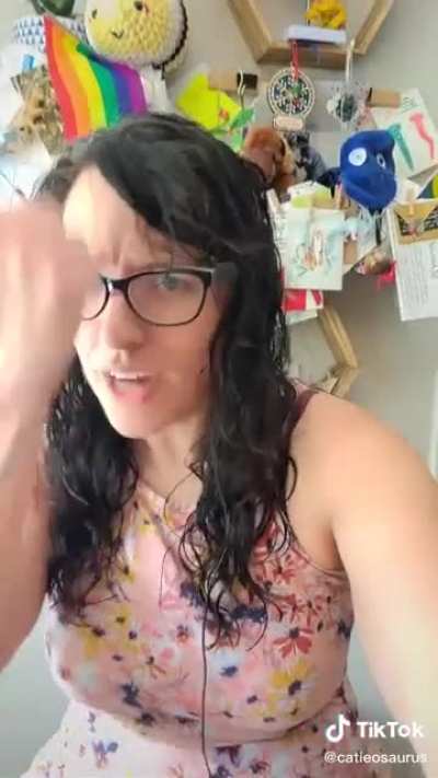 If she wasn&rsquo;t busy on kinktok she could have a very successful career as an auctioneer!