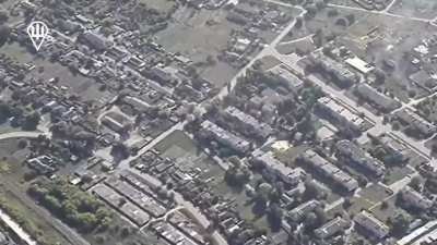 Ukraine's 82nd Air Assault Brigade detect Russian drone crew operating in Kursk region and strike the building used to launch drones from with artillery. 