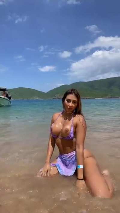 ESTEFANIA HENAO
