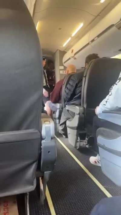 Sen. John Fetterman held up a flight because he wouldn&rsquo;t properly wear his seatbelt.