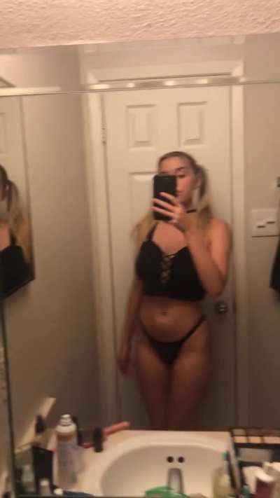 Anyone here like blonde bartenders?