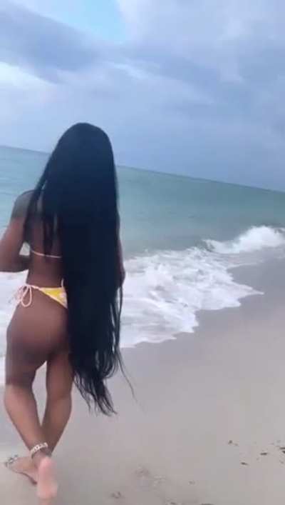 Too sexy 🍑