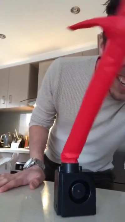 23:59: Não existe presente perfeito. 00:00: Shut up and take my money!
