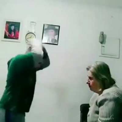Ni&ntilde;o ql que te pasa con tu mam&aacute;