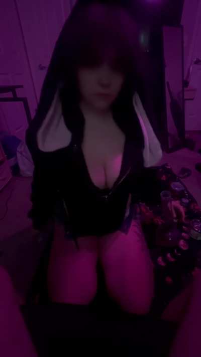 I love blowing smoke on dick ;3