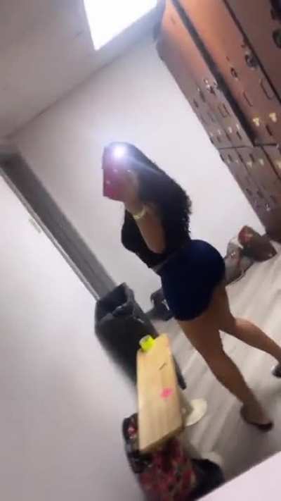 🖤🍑🤳🏽💙