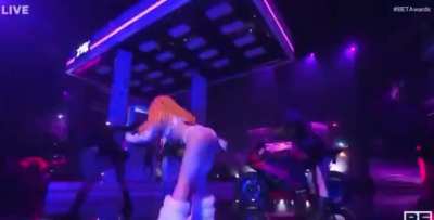 Ice Spice twerking