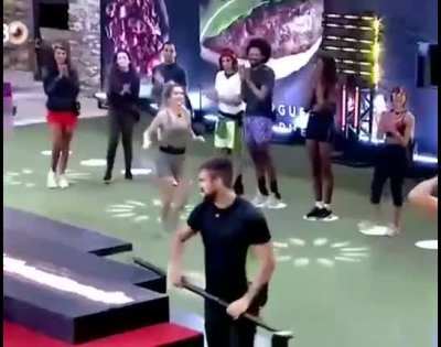 Pros f&atilde;s de viihtube basculho regozijarem