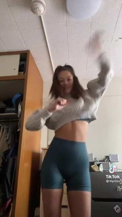 Lily&rsquo;s new TikTok with her sexy thigh gap