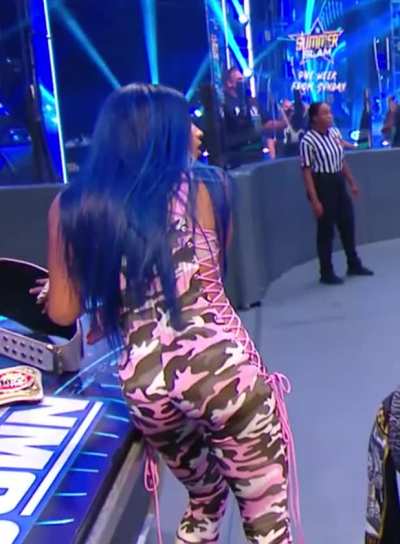 Sasha Banks ass in that outfit 😍