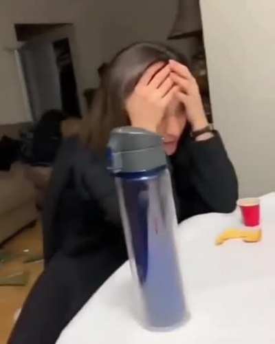 That&rsquo;s how a glass table twerks