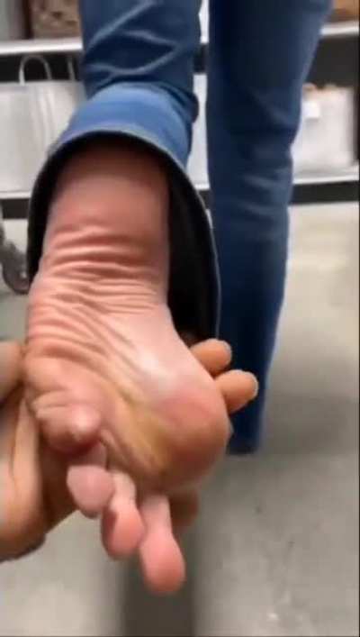 Quick feet interviews, no "reflexology" bullshit. You like feet, so tell them what it is for.