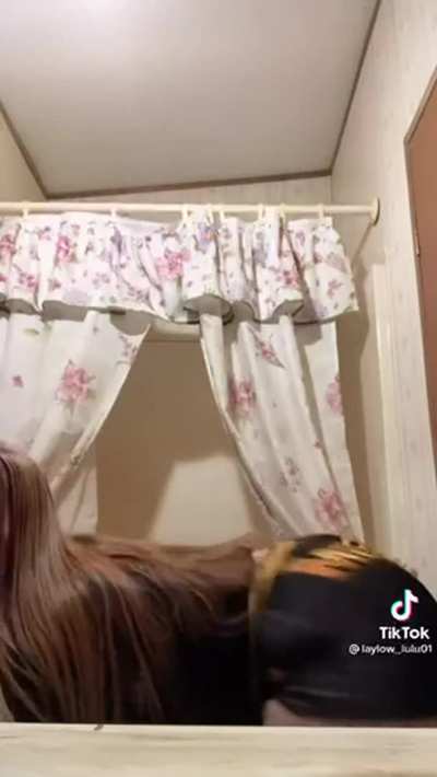 Big Ass Blonde Twerking