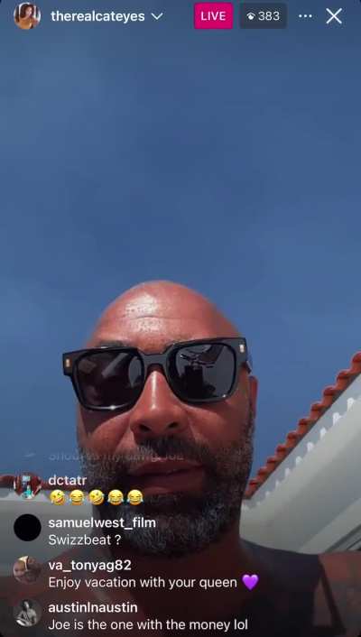 The PodFather on Vacation in Cabo getting rubbed down by Miss Pump.  This is how you Really Live when you at the Top of Your Game!  No Pod this Week, don&rsquo;t even ask Patronies and Brokies! 👏🏾🌊😎🌴🇲🇽✨