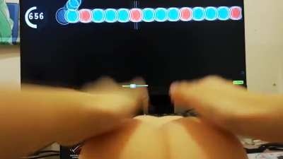 Playing taiko with my new tatacon