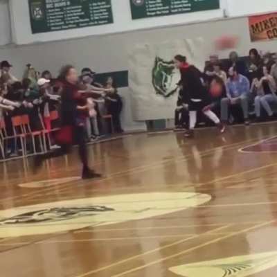 That&rsquo;s how you make an entrance with the whole squad... wait for it.