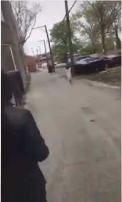 ayoo she runnin😳