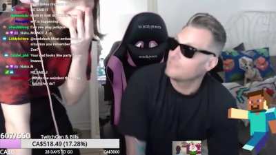 Dad calls his daughter thicc on stream