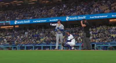 [Highlight] [Video] Cody Bellinger gets a pitch clock violation after a standing ovation