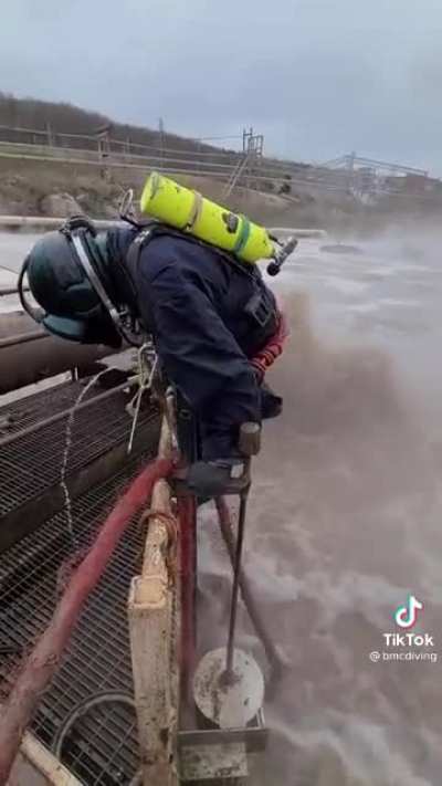 Diving into aerated waste water. Credit to @bmcdiving on tiktok