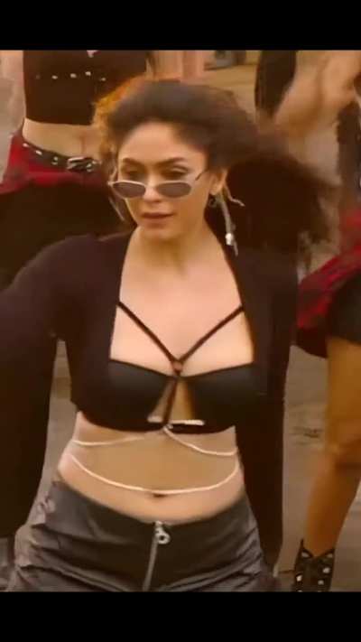 Mrunal hot 