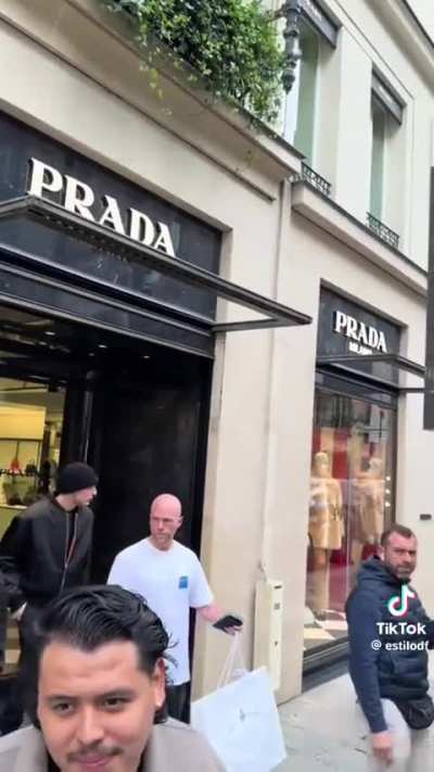 Diana Rosal&iacute;a Esparragoza &amp;amp; Peso Pluma shopping in Paris 