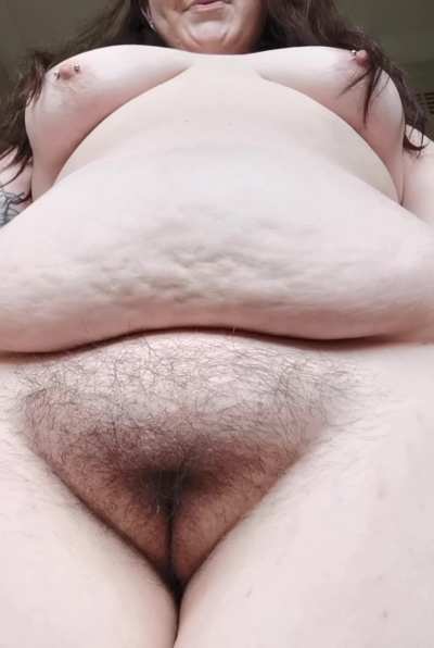 I want to put this fat hairy pussy on your face 