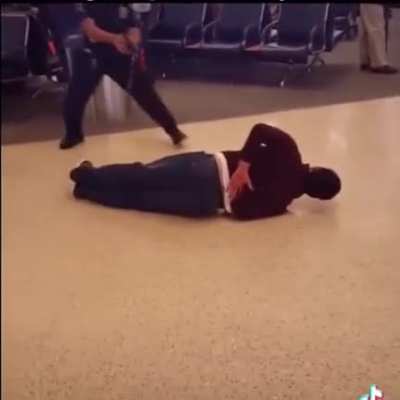 Guy tries to walk through airport security, fucked around and found out
