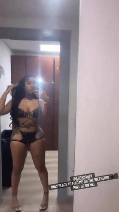 👙🤳
