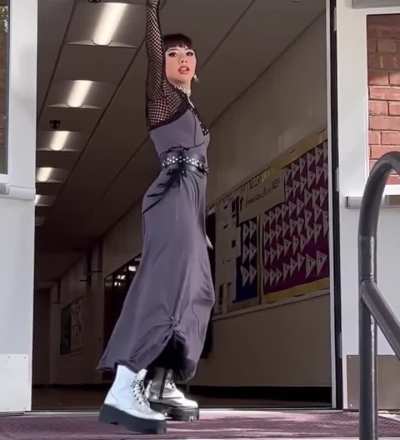 Hot Topic dancer : Xochitl Gomez