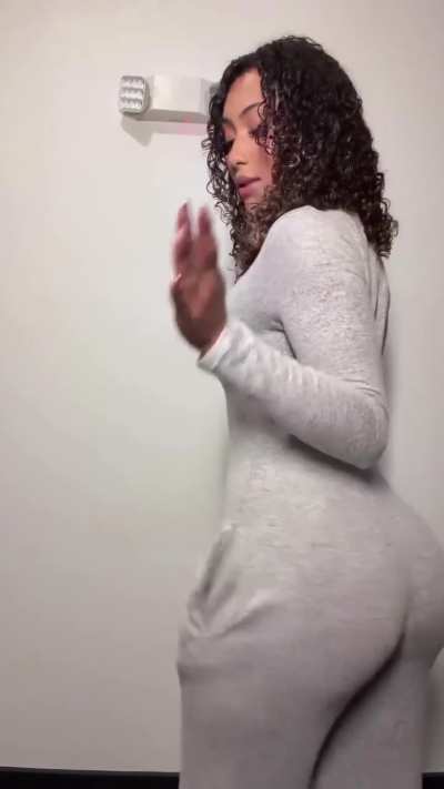 slimthick lightskin