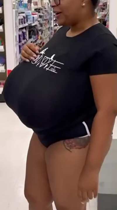 Every guy who loves huge tits deserves a woman like this