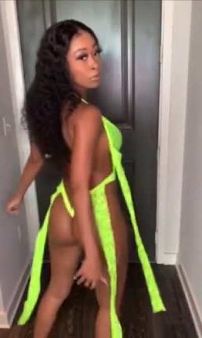 Slim thick twerk