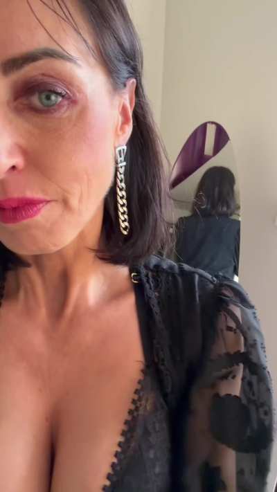 At 39, is mommy still attractive ?