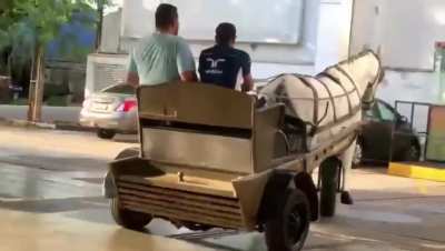 Abastecimento de cavalo!